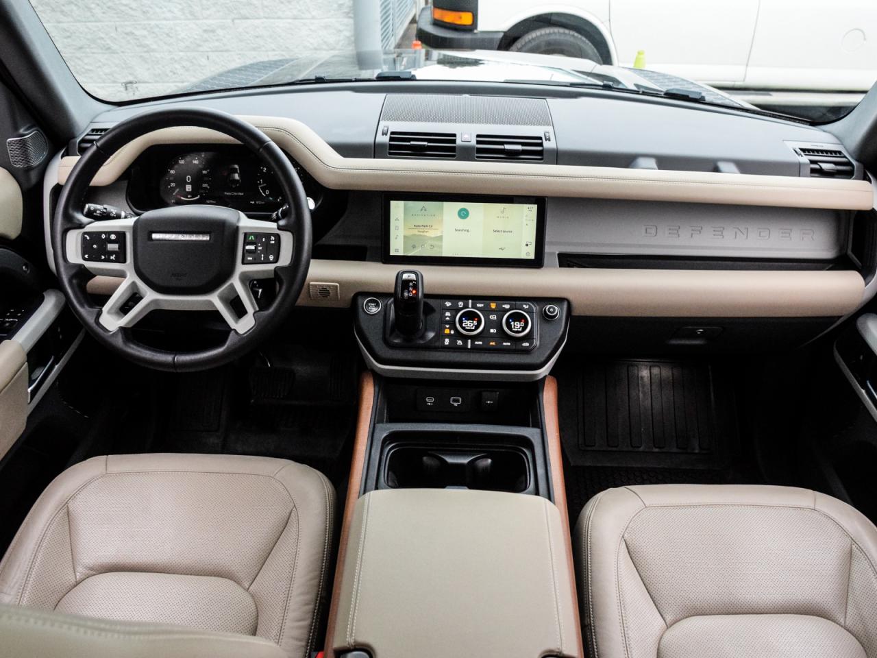 2024 Land Rover Defender S Photo