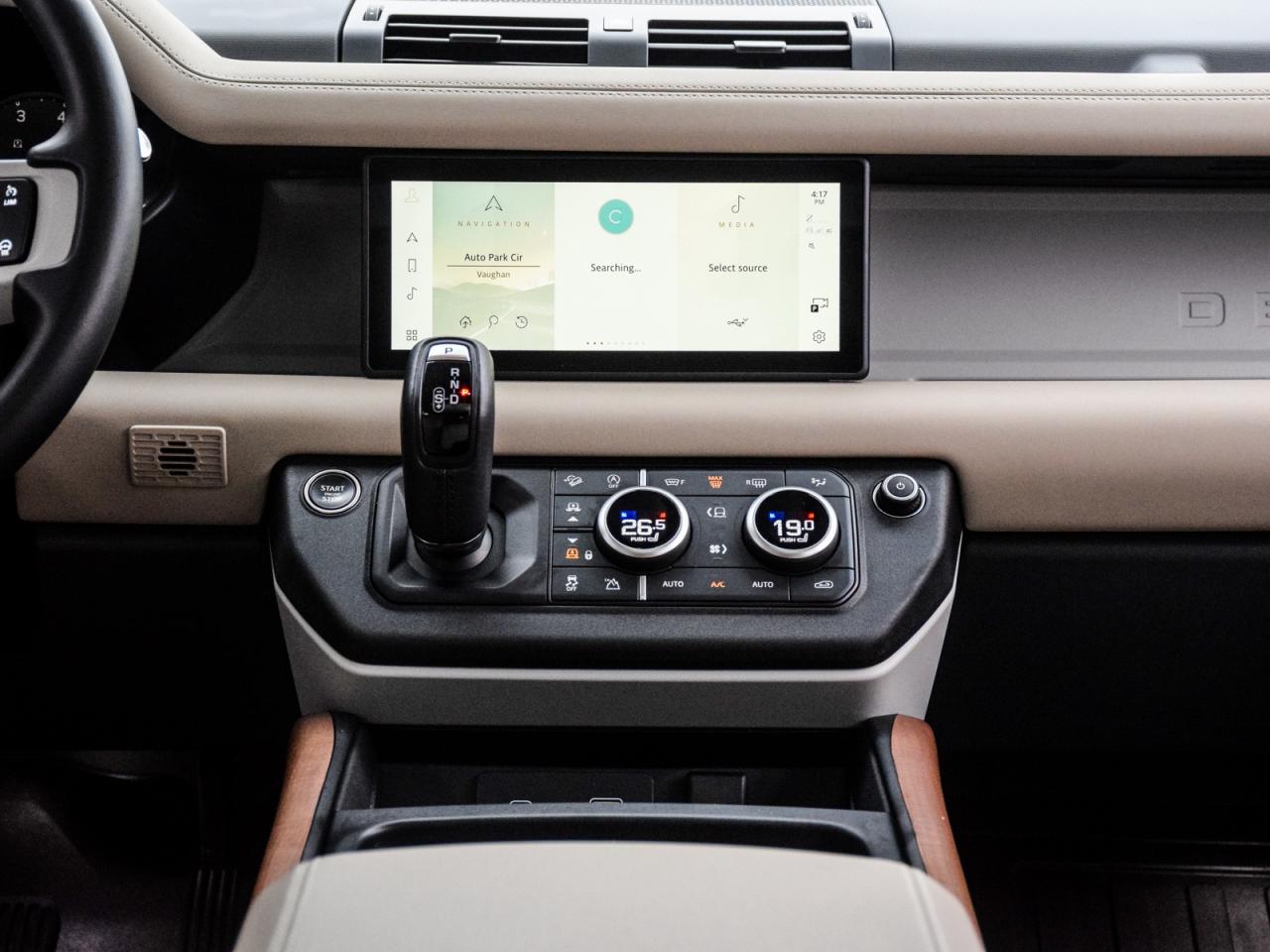 2024 Land Rover Defender S Photo