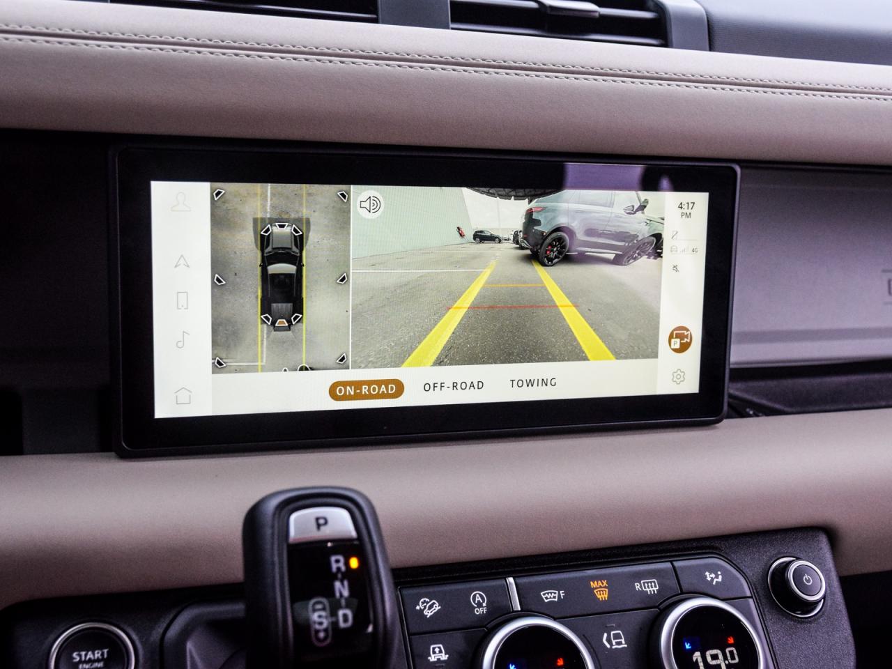 2024 Land Rover Defender S Photo