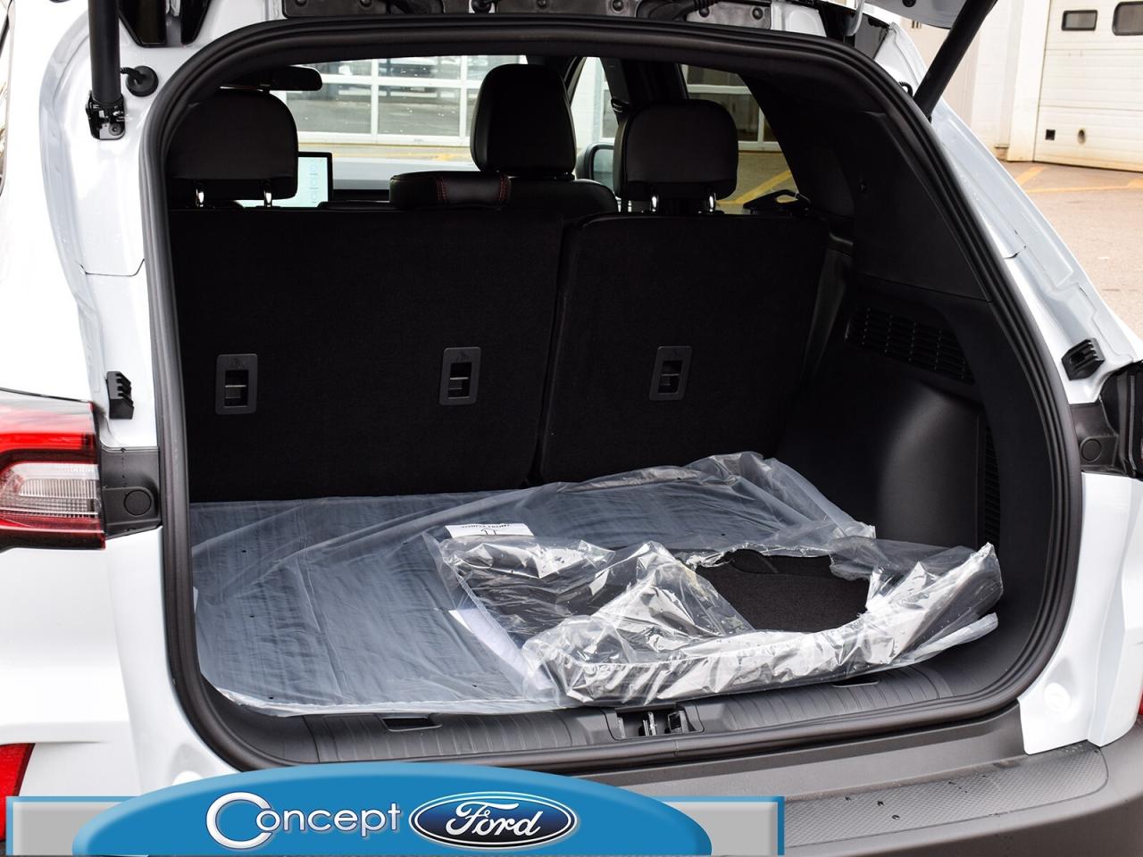 2025 Ford Escape ST-Line AWD Photo