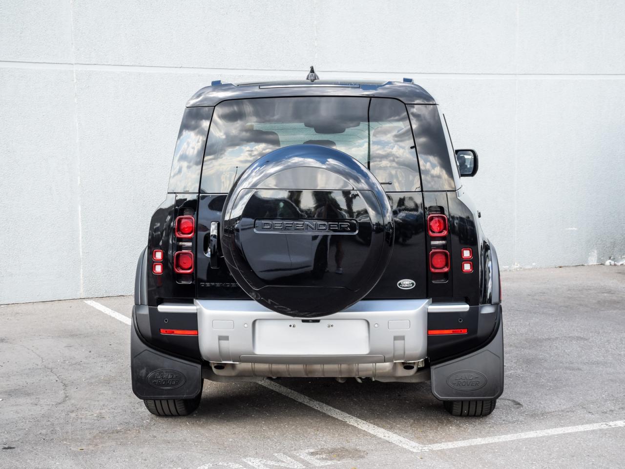 2023 Land Rover Defender 110 S AWD Photo4