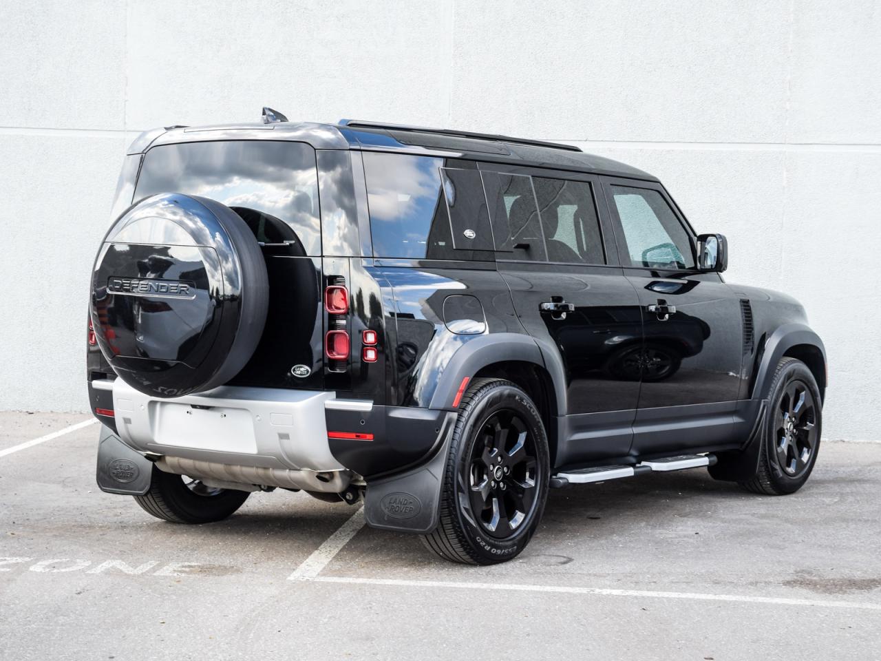 2023 Land Rover Defender 110 S AWD Photo3