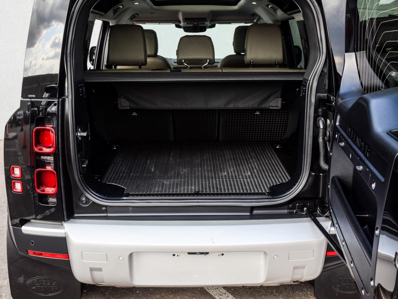 2023 Land Rover Defender 110 S AWD Photo