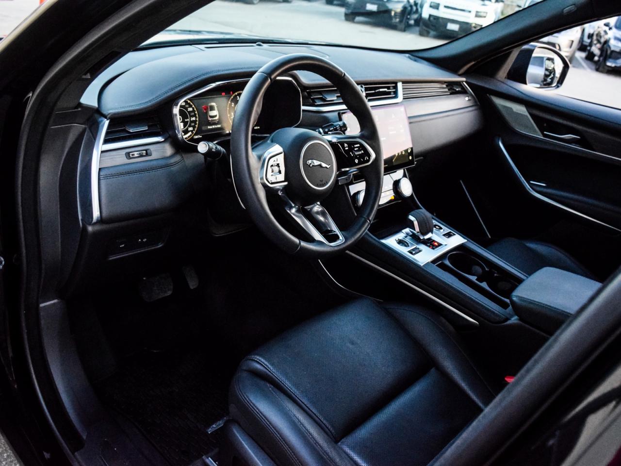 2023 Jaguar F-PACE S Photo