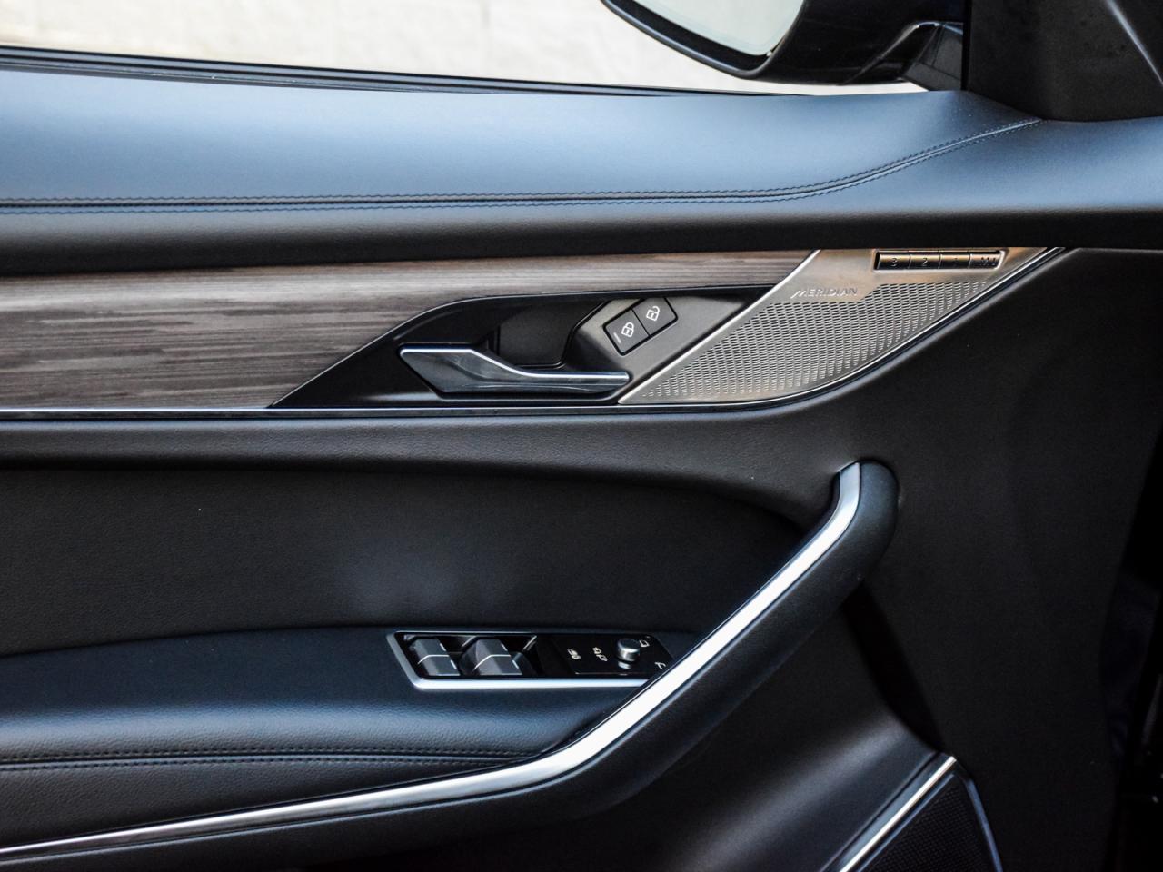 2023 Jaguar F-PACE S Photo