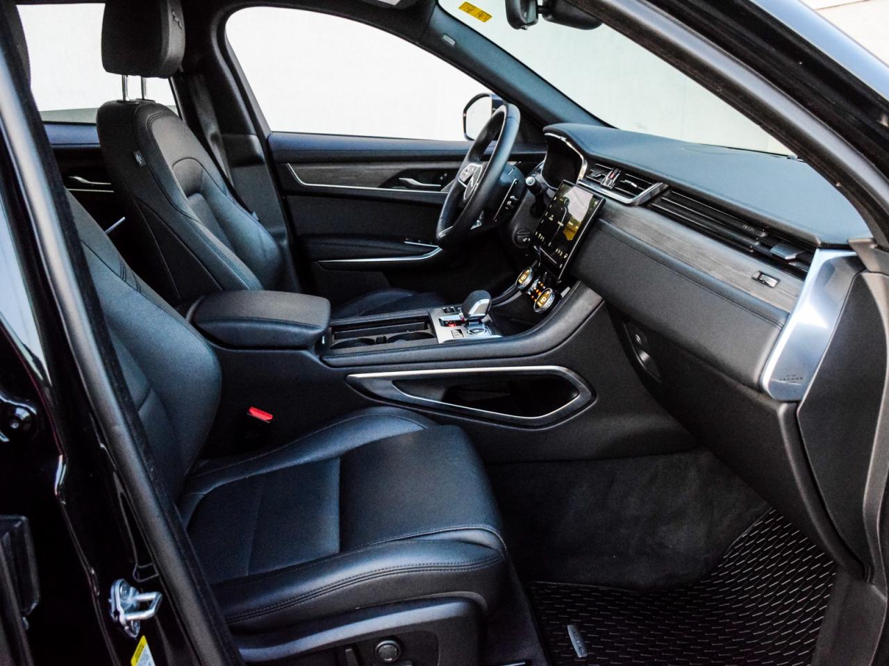 2023 Jaguar F-PACE S Photo