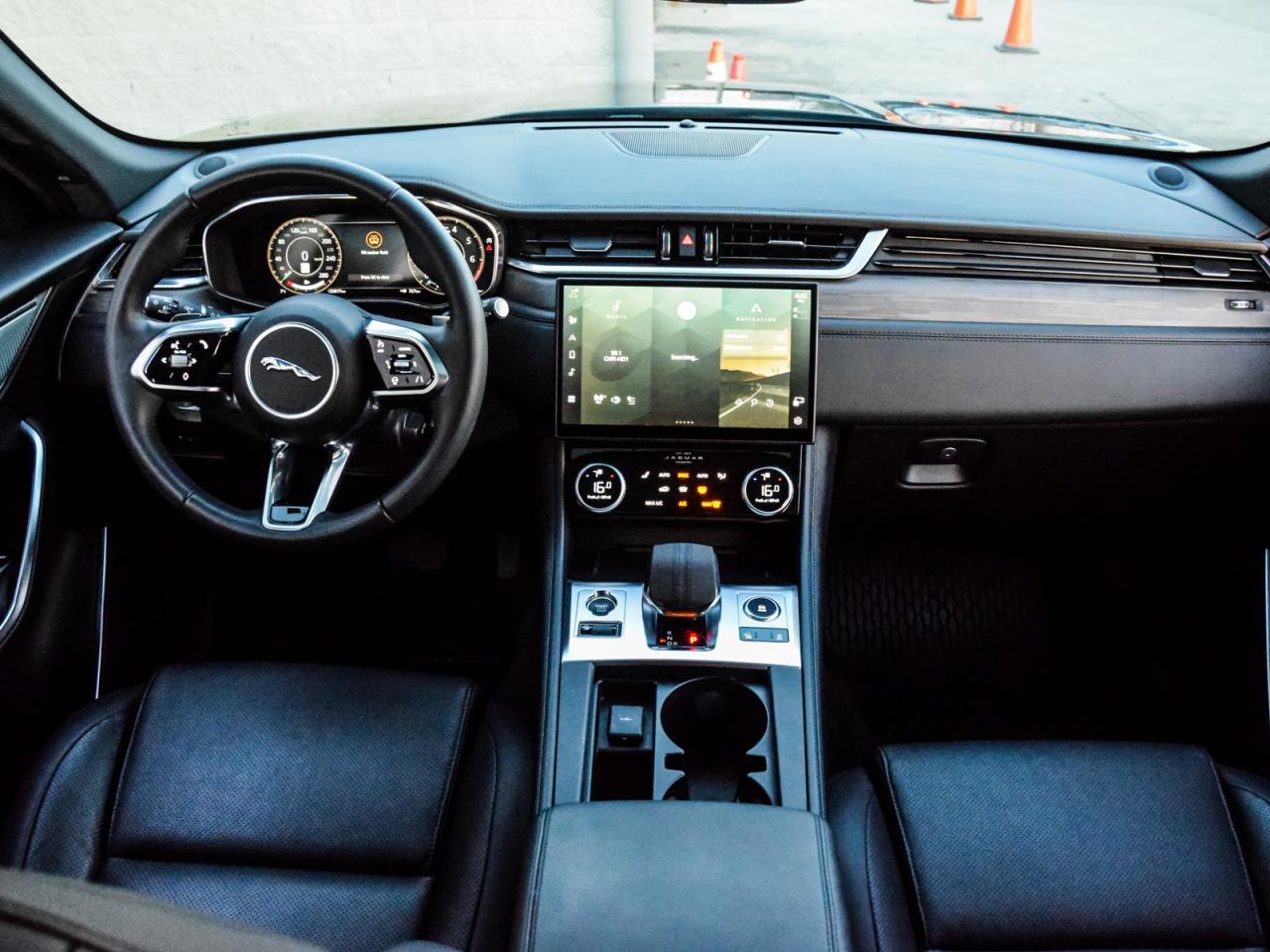 2023 Jaguar F-PACE S Photo