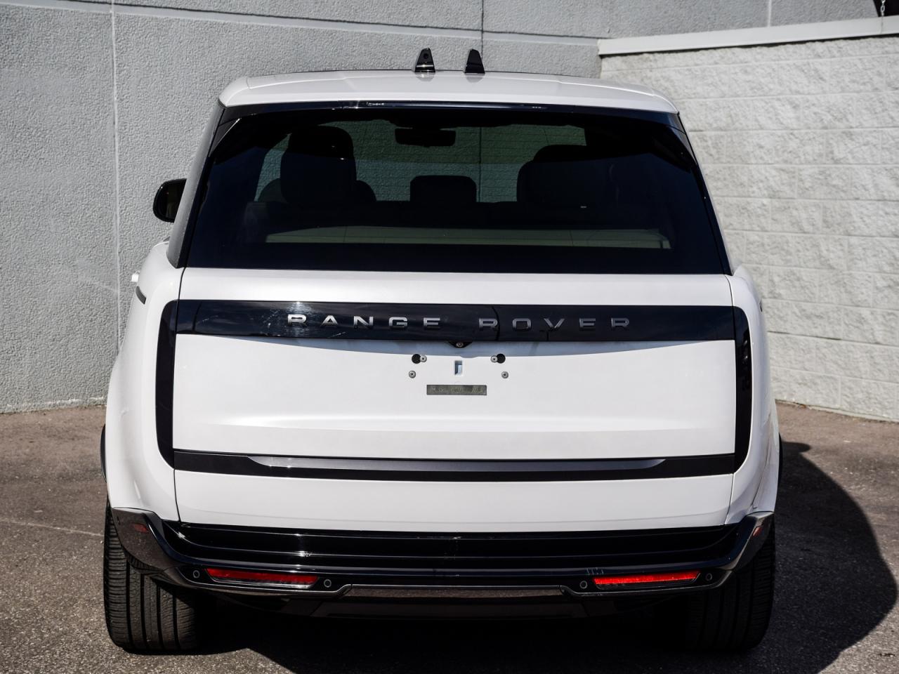 2024 Land Rover Range Rover SE Photo4