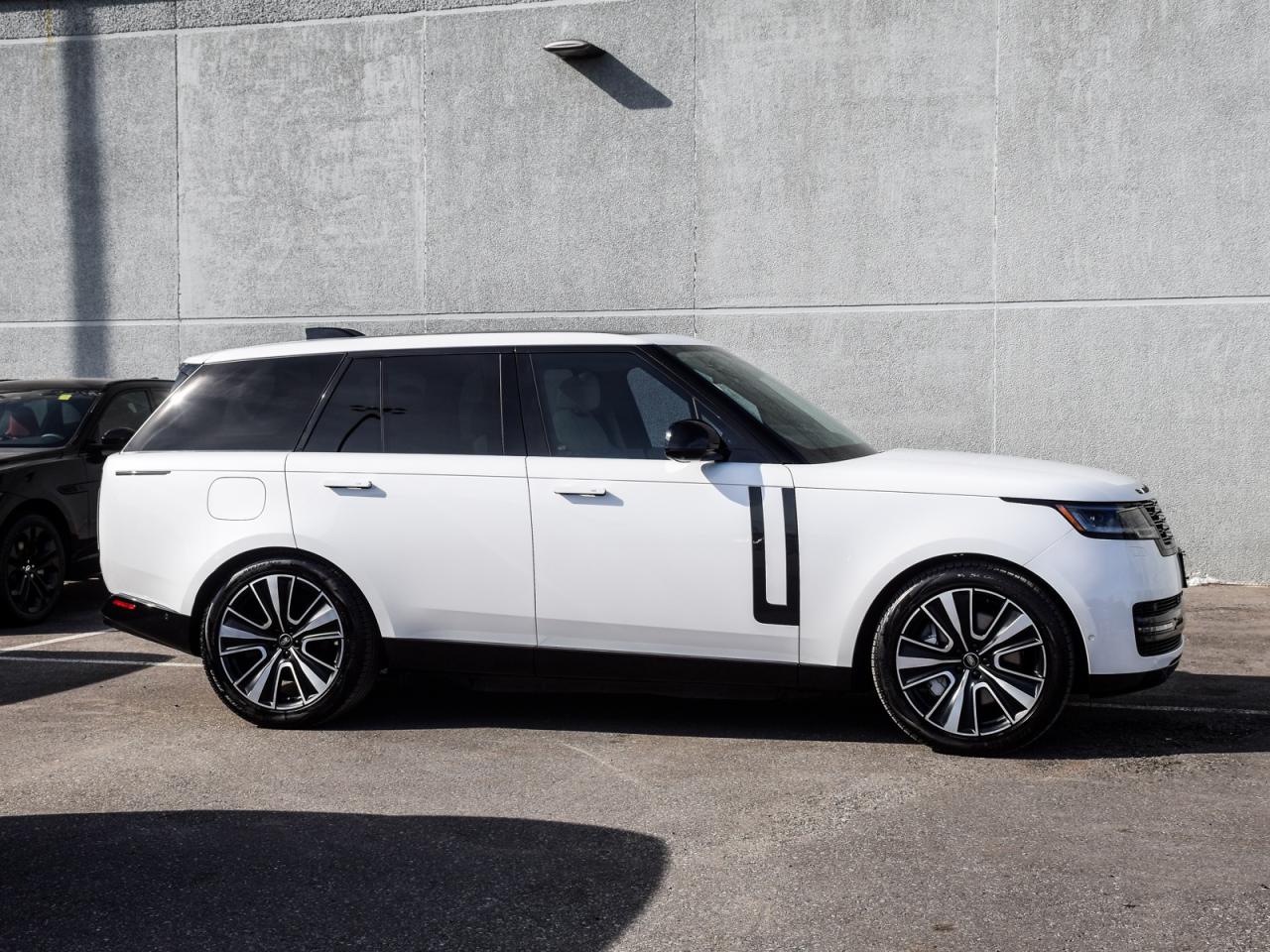 2024 Land Rover Range Rover SE Photo2