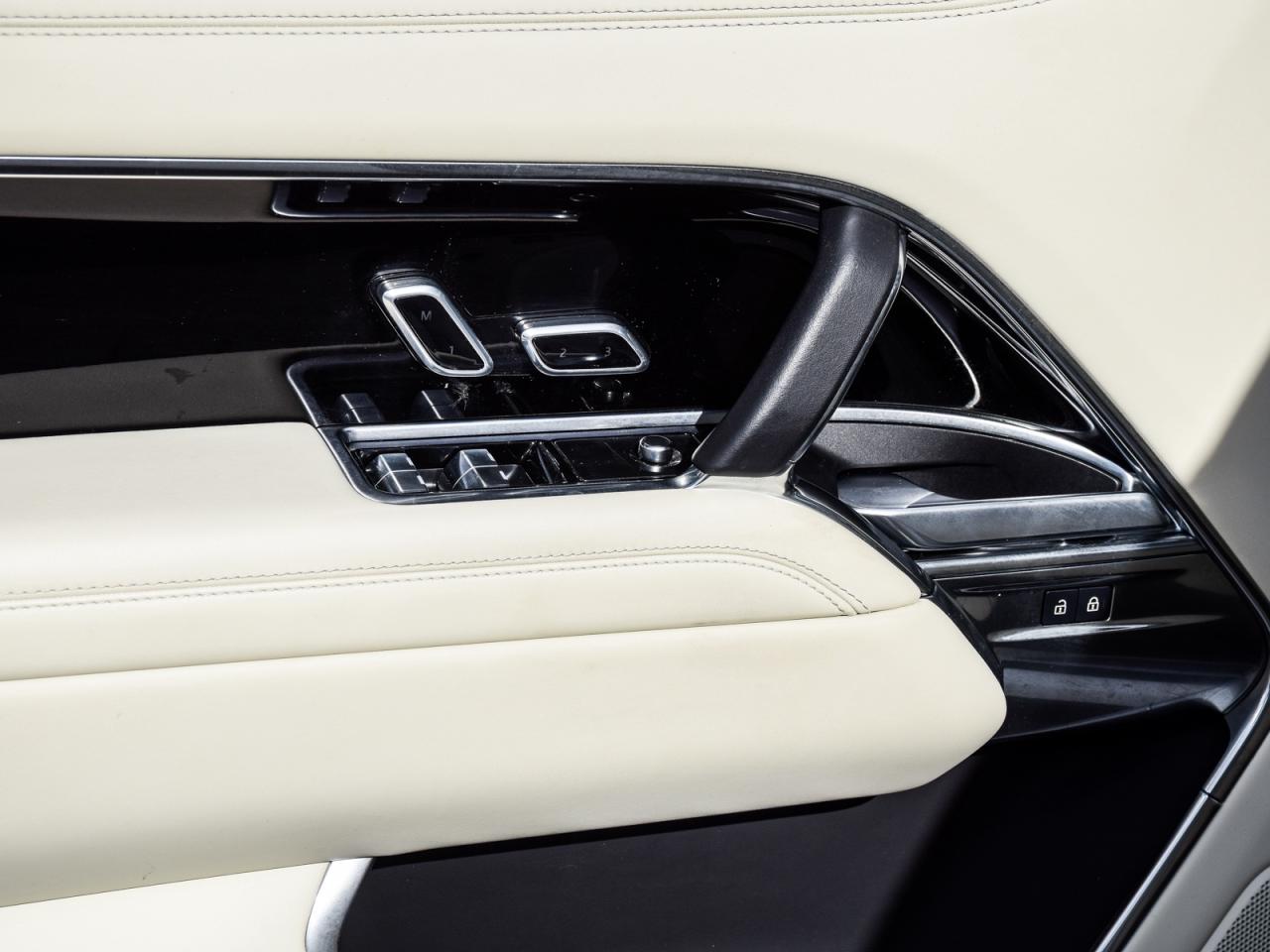 2024 Land Rover Range Rover SE Photo