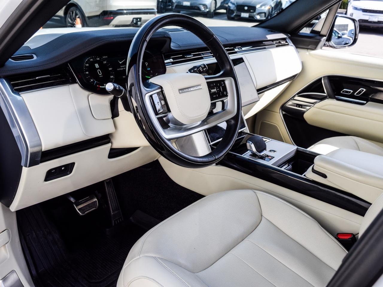 2024 Land Rover Range Rover SE Photo