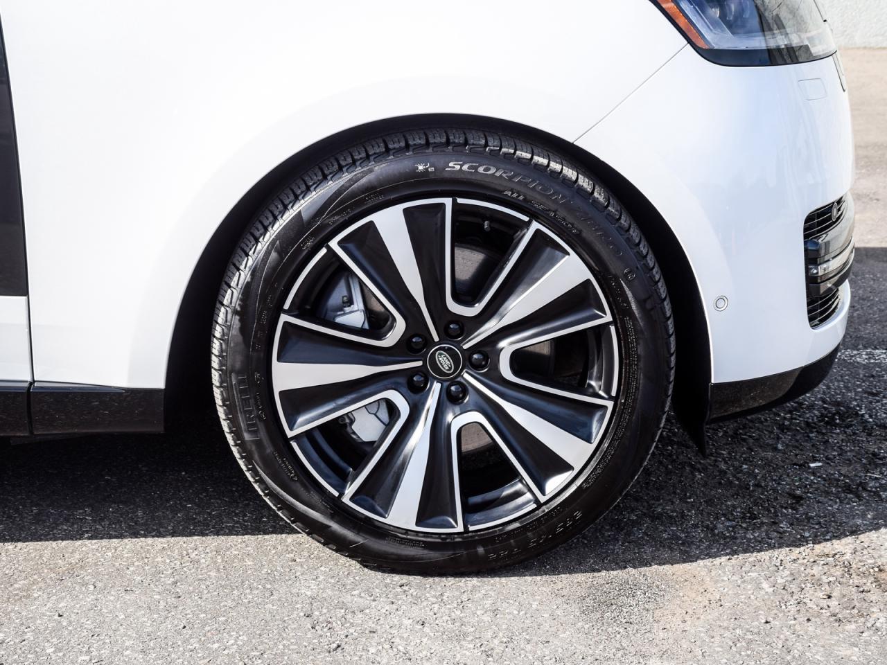 2024 Land Rover Range Rover SE Photo