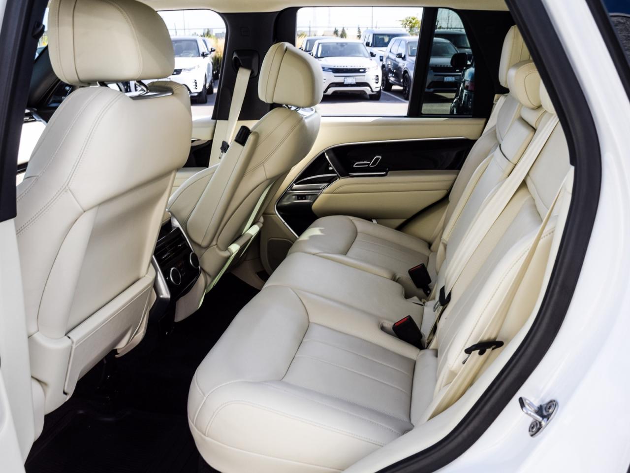 2024 Land Rover Range Rover SE Photo