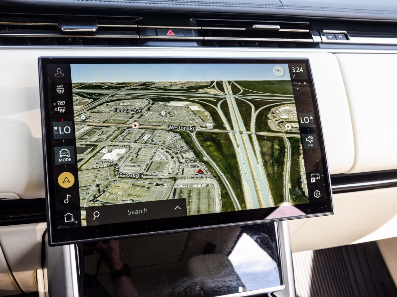 2024 Land Rover Range Rover SE Photo