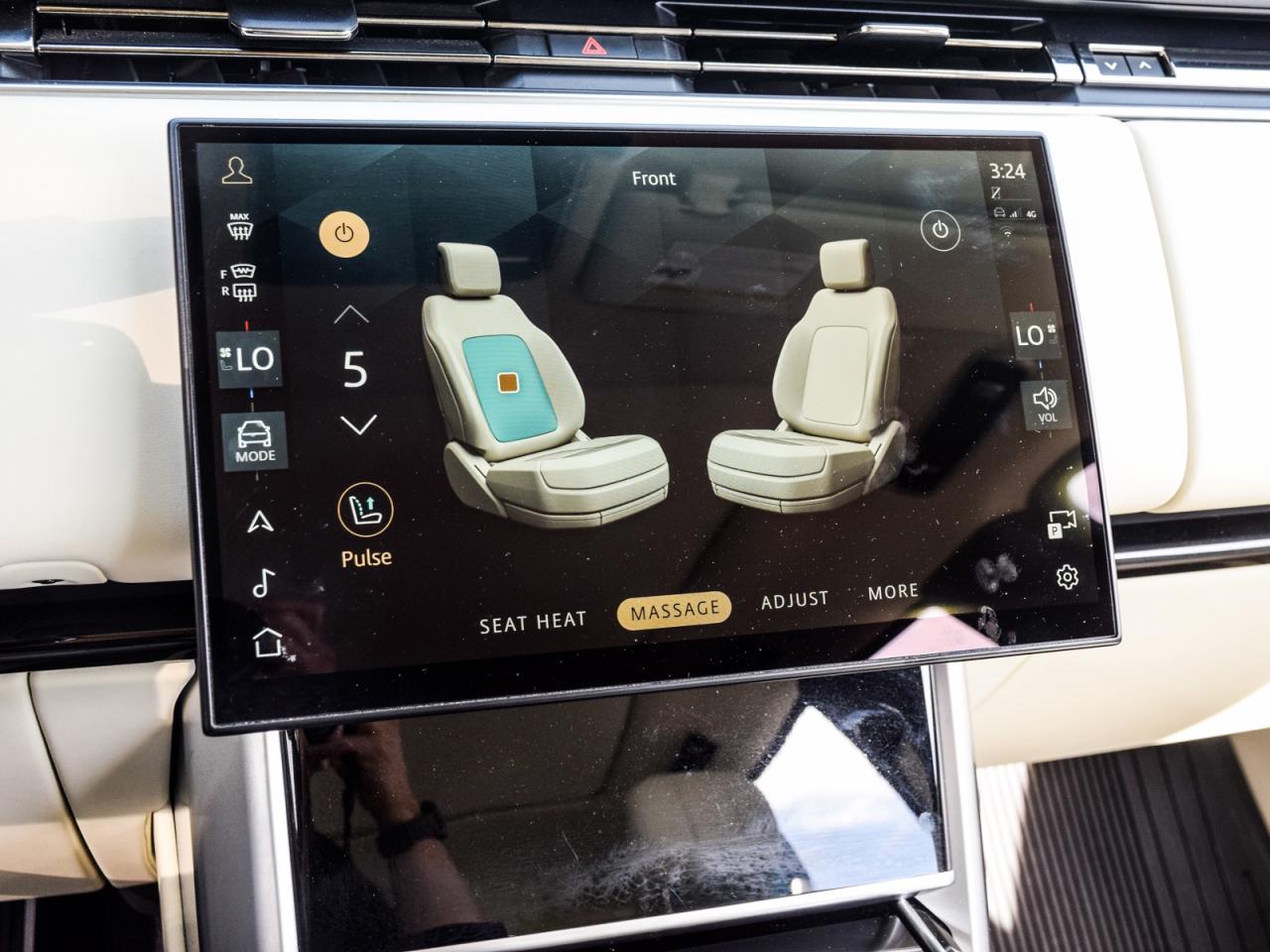 2024 Land Rover Range Rover SE Photo