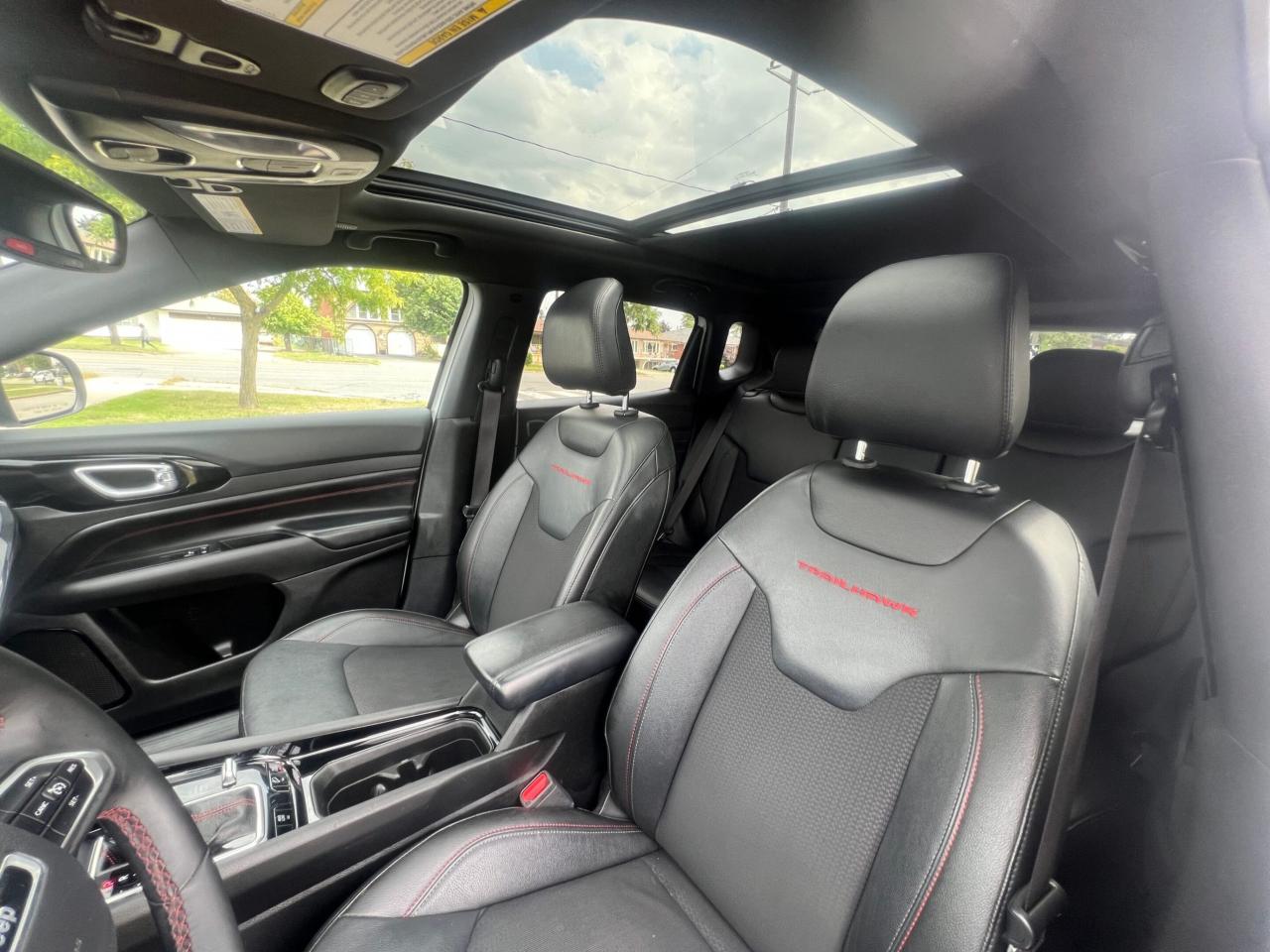 2024 Jeep Compass Trailhawk 4x4 * NO ACCIDENTS/CARPLAY/CAMERA/PANO/D Photo