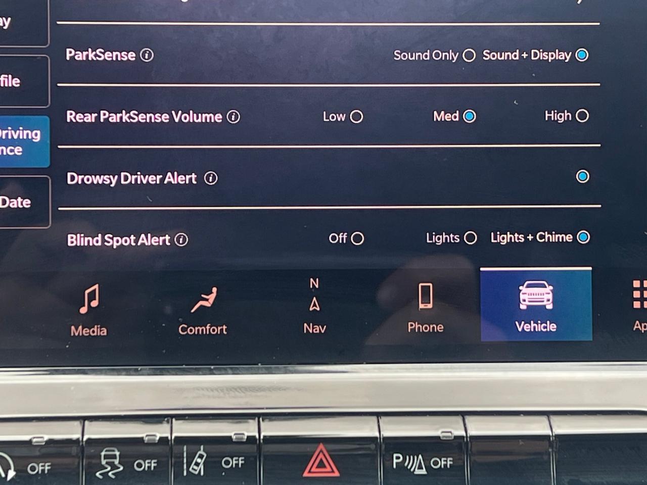 2024 Jeep Compass Trailhawk 4x4 * NO ACCIDENTS/CARPLAY/CAMERA/PANO/D Photo