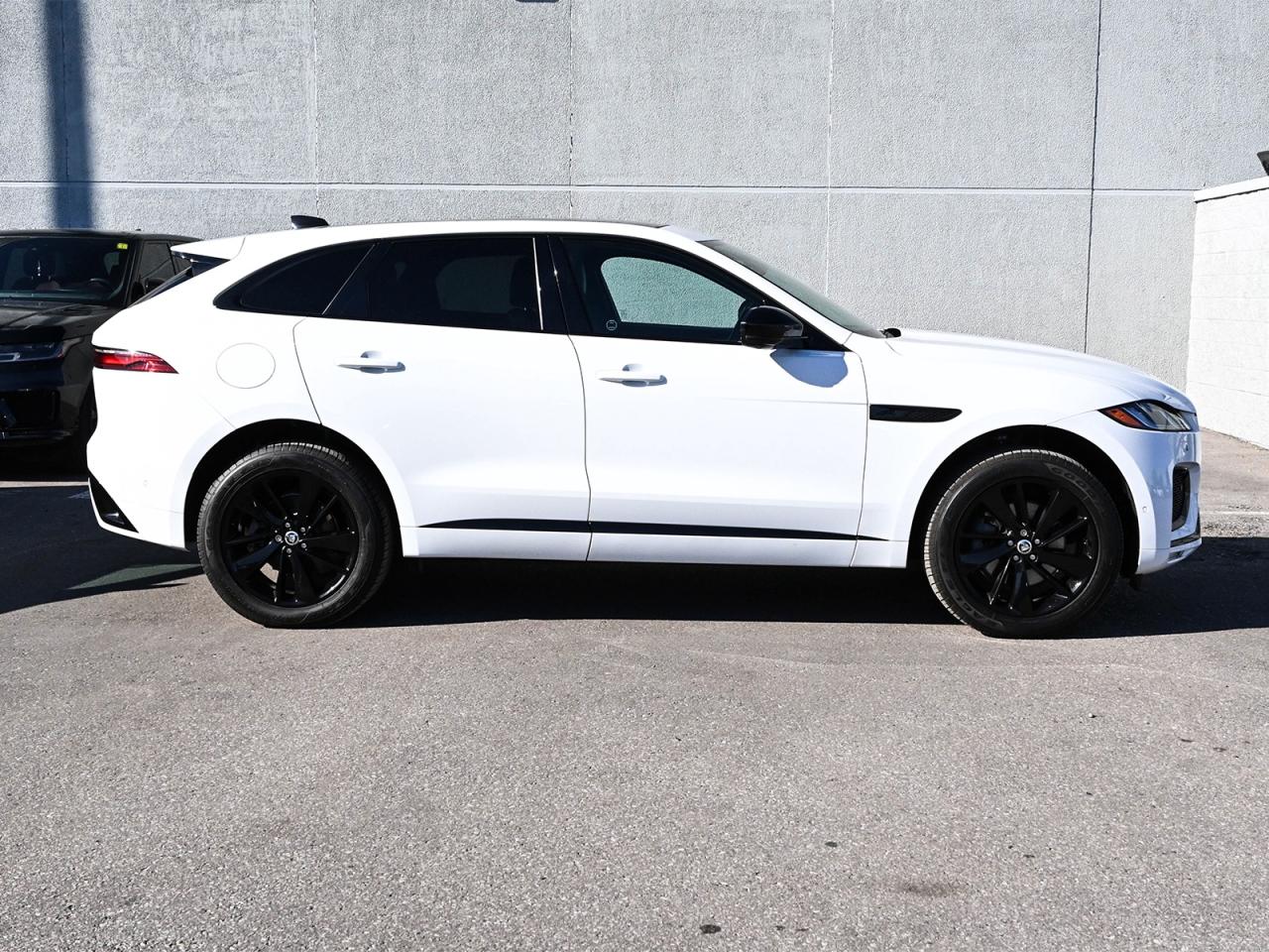 2024 Jaguar F-PACE P250 R-Dynamic S/LOW K/DLR MAINTAINED/ONE OWNER Photo3