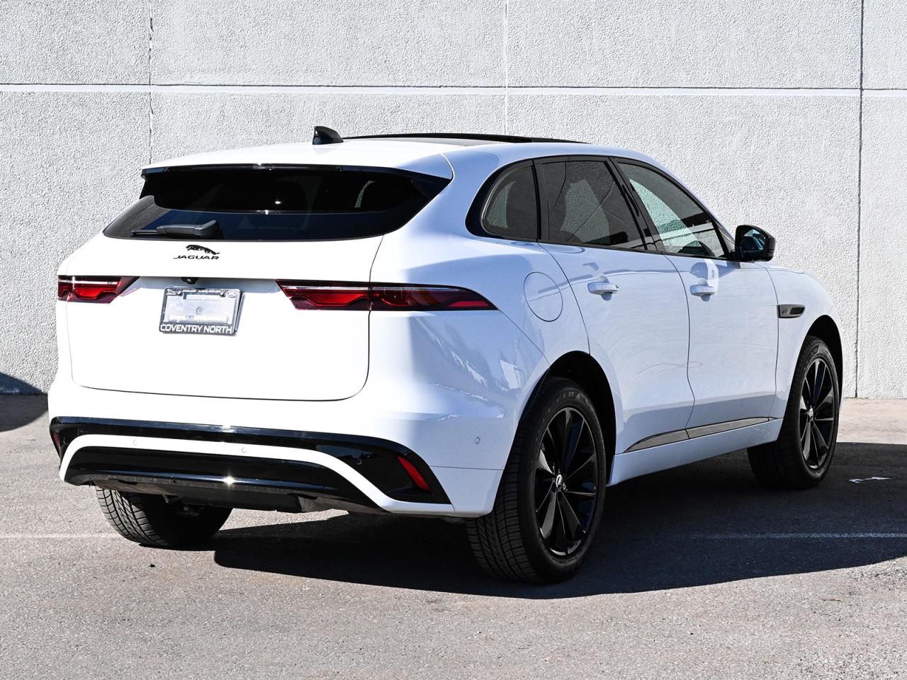 2024 Jaguar F-PACE P250 R-Dynamic S/LOW K/DLR MAINTAINED/ONE OWNER Photo2