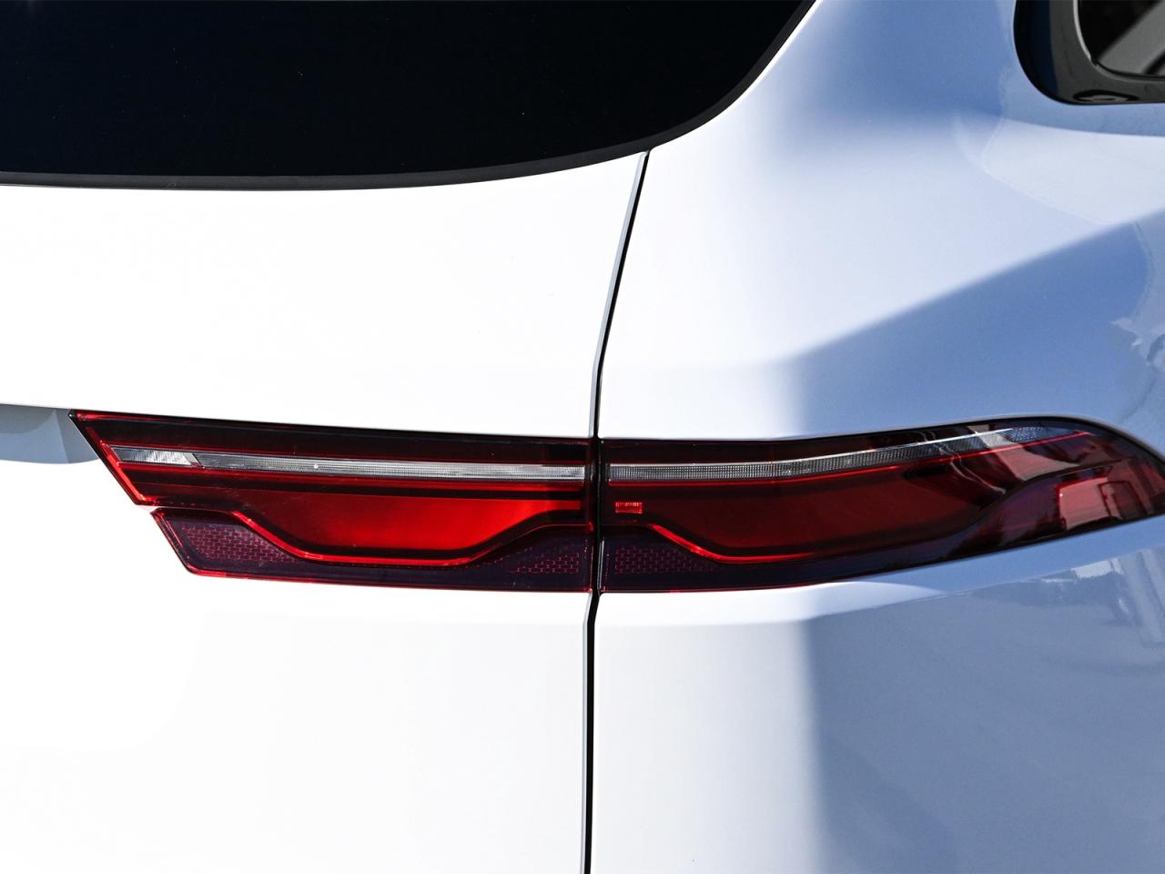 2024 Jaguar F-PACE P250 R-Dynamic S/LOW K/DLR MAINTAINED/ONE OWNER Photo