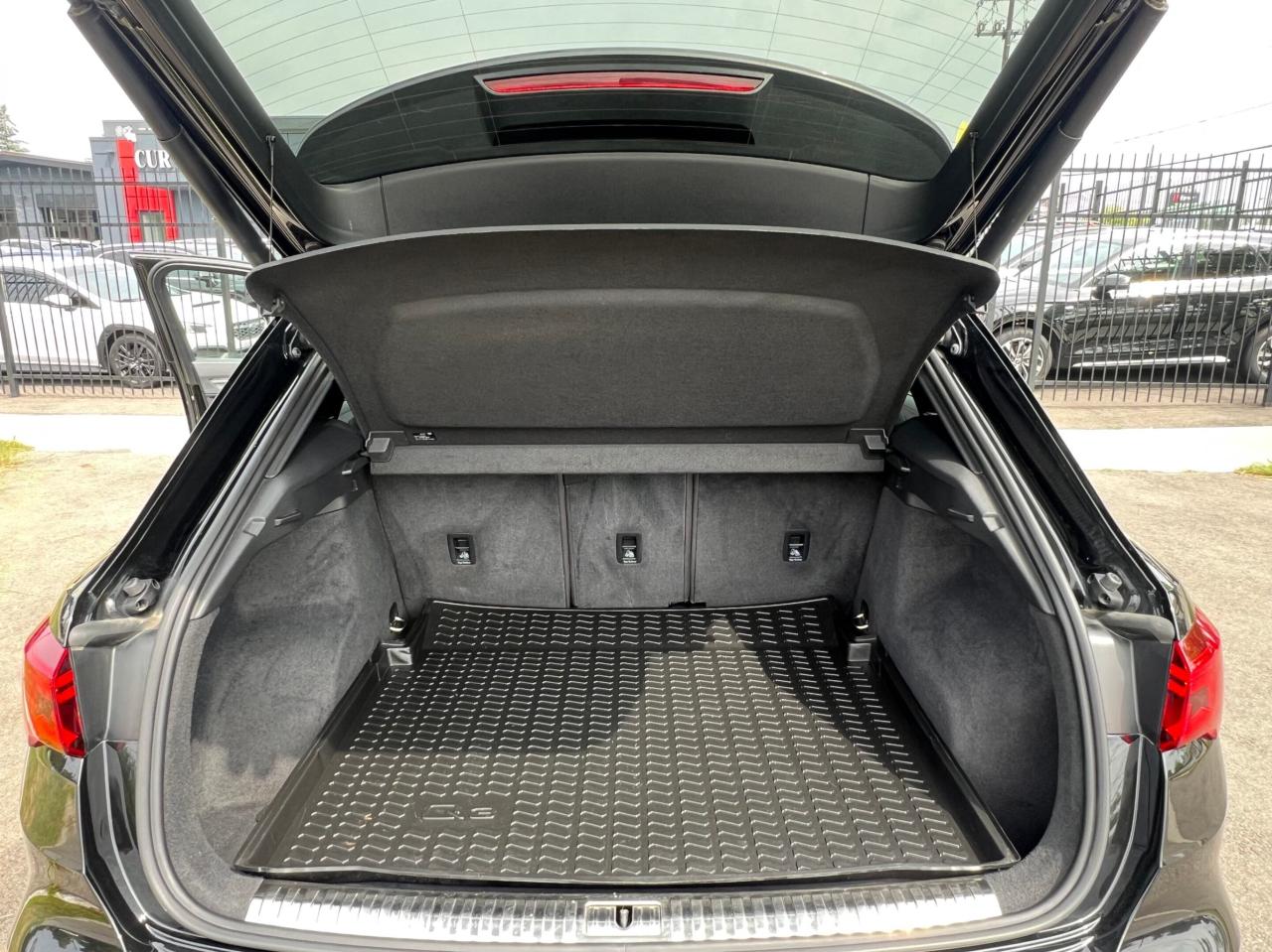 2021 Audi Q3 Progressiv S-Line Black Optics * DIGITAL DASH / CA Photo