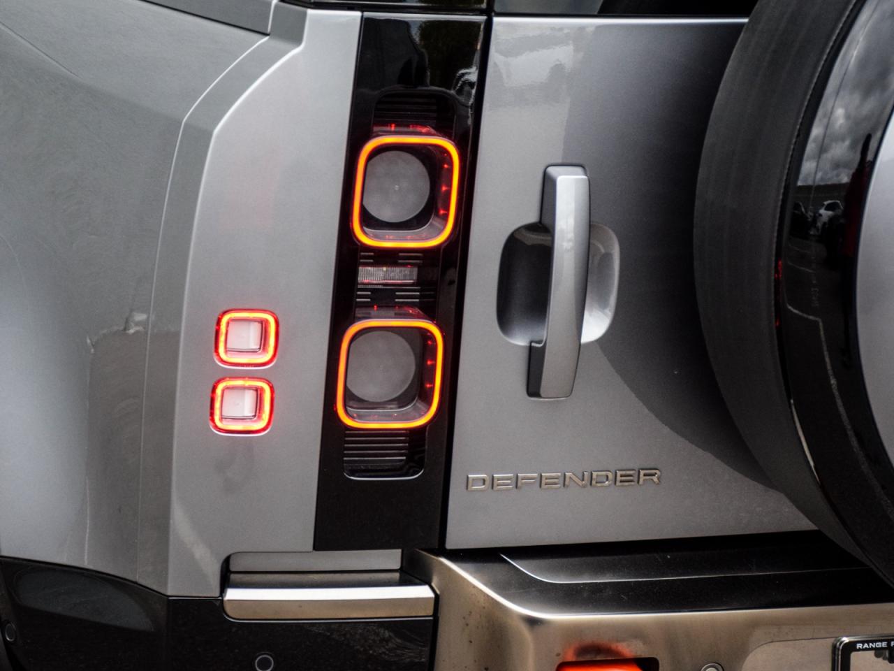 2023 Land Rover Defender X Photo