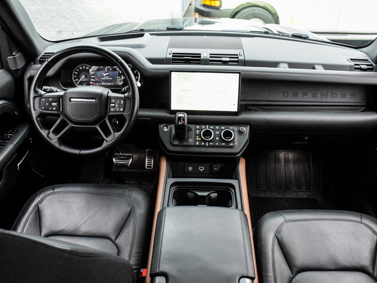 2023 Land Rover Defender X Photo