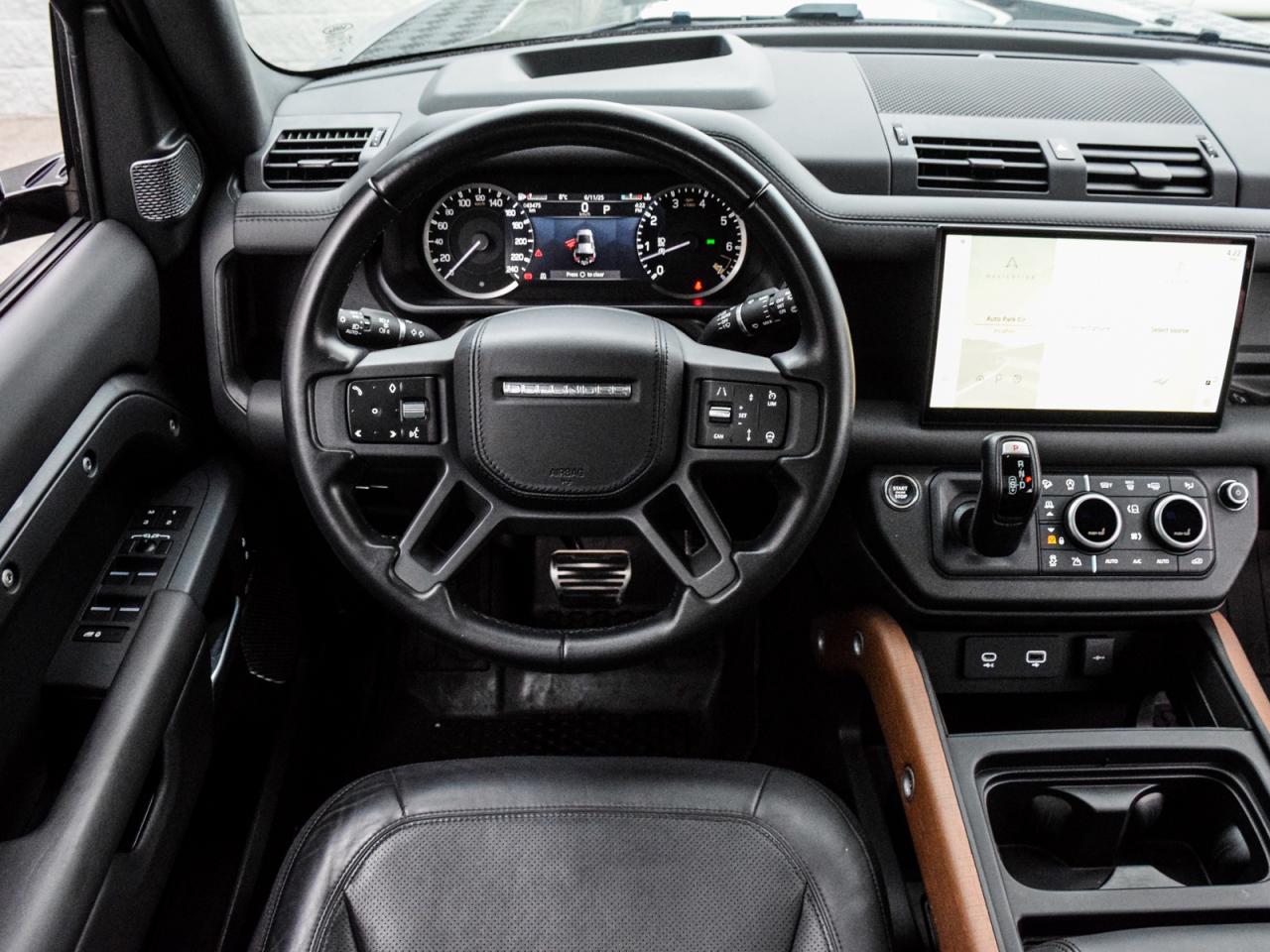 2023 Land Rover Defender X Photo