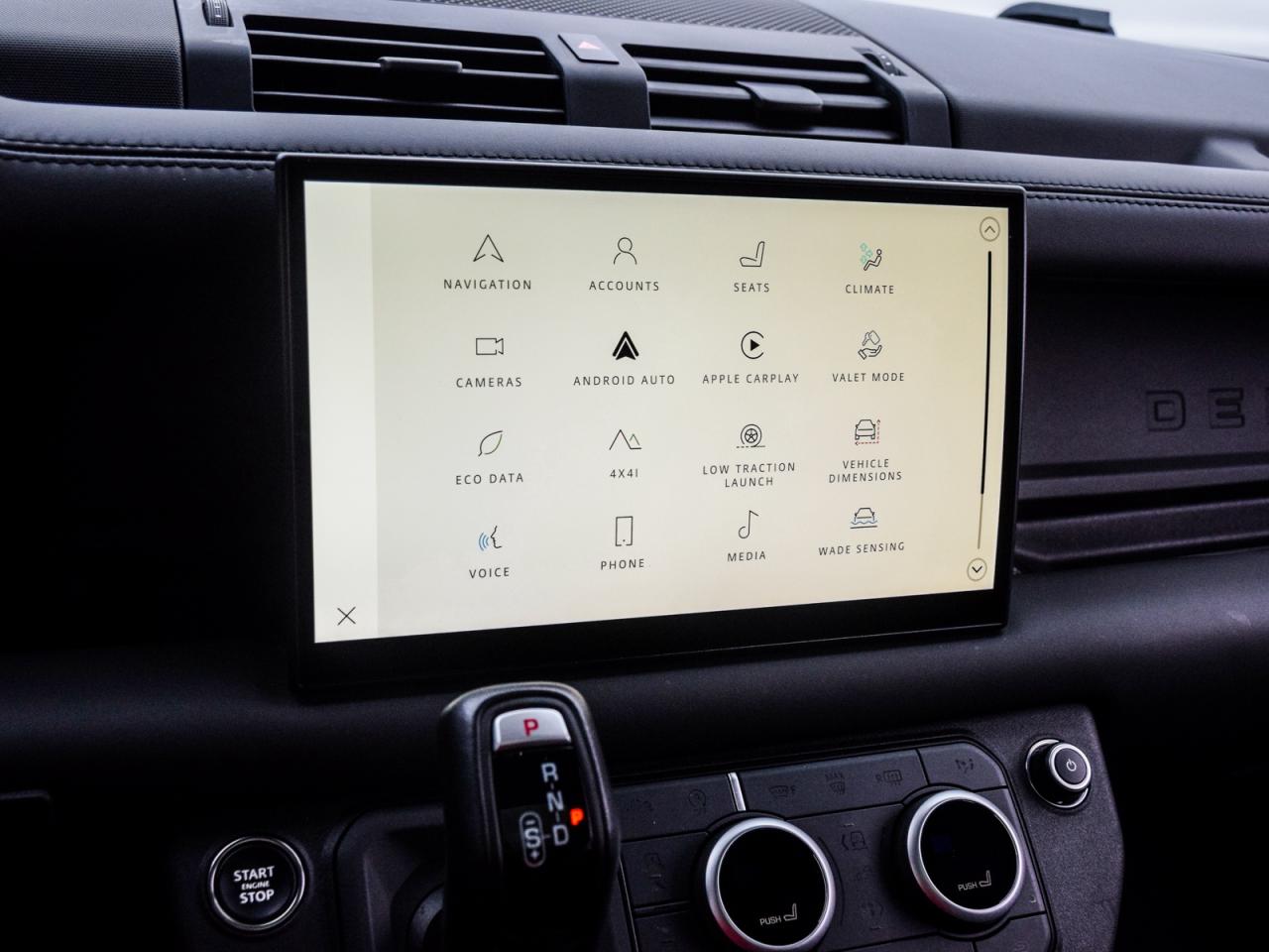 2023 Land Rover Defender X Photo