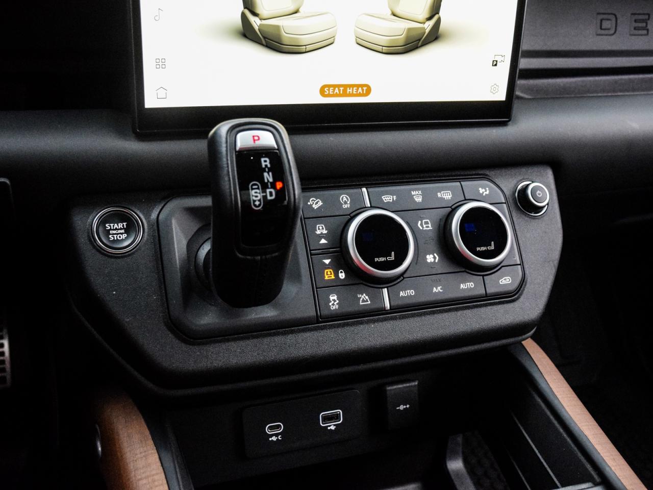 2023 Land Rover Defender X Photo