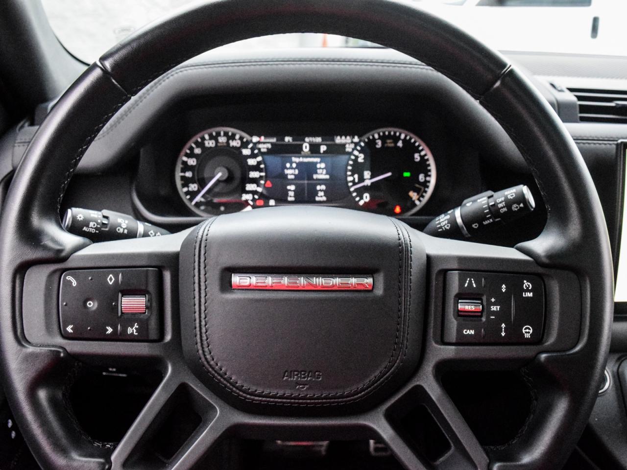 2023 Land Rover Defender X Photo