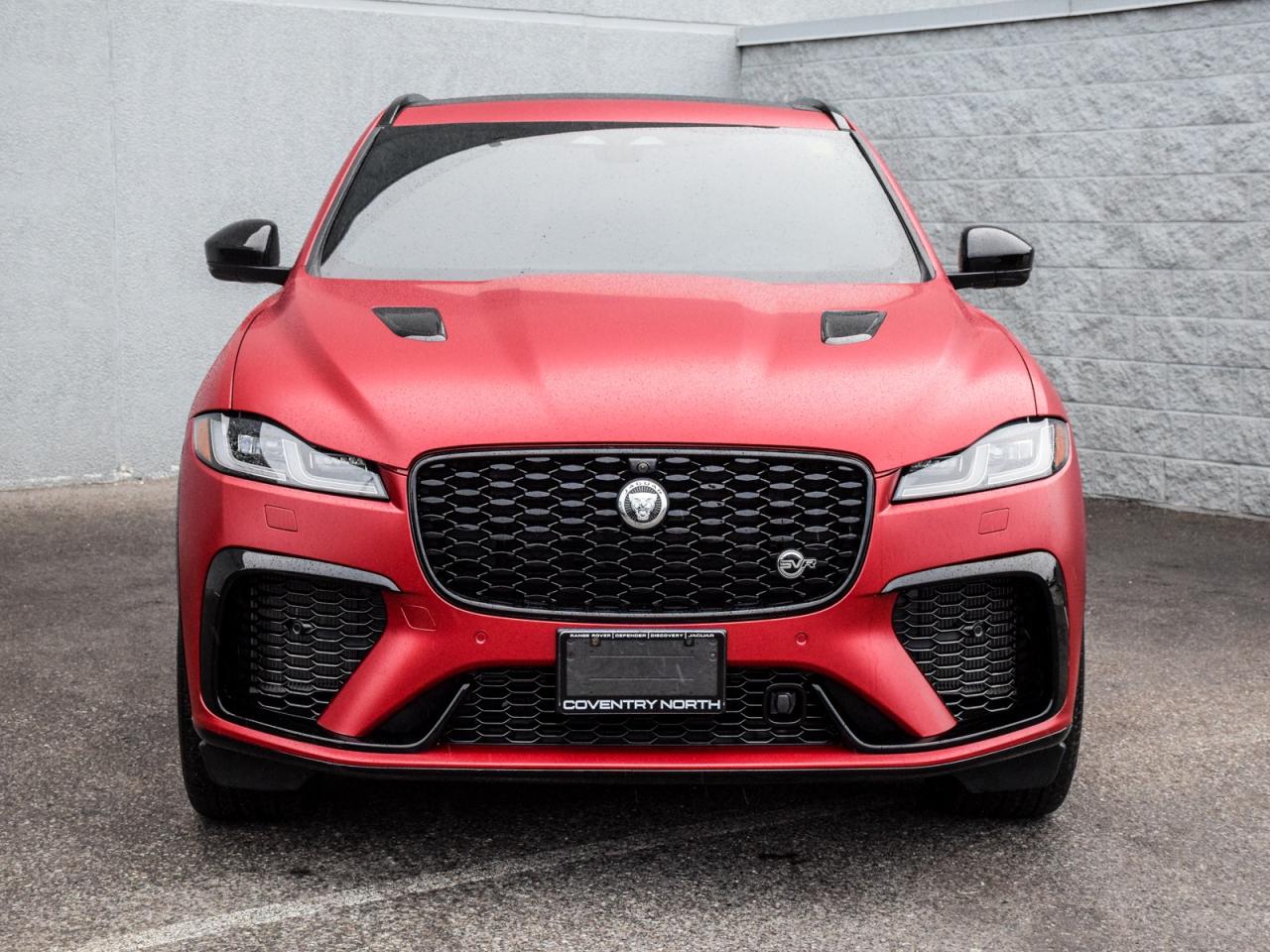 2025 Jaguar F-PACE SVR 575 EDITION SATIN RED LESS THAN 9000 KM'S ! Photo