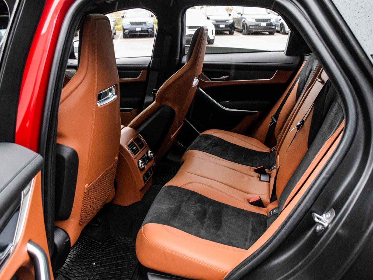 2025 Jaguar F-PACE SVR 575 EDITION SATIN RED LESS THAN 9000 KM'S ! Photo