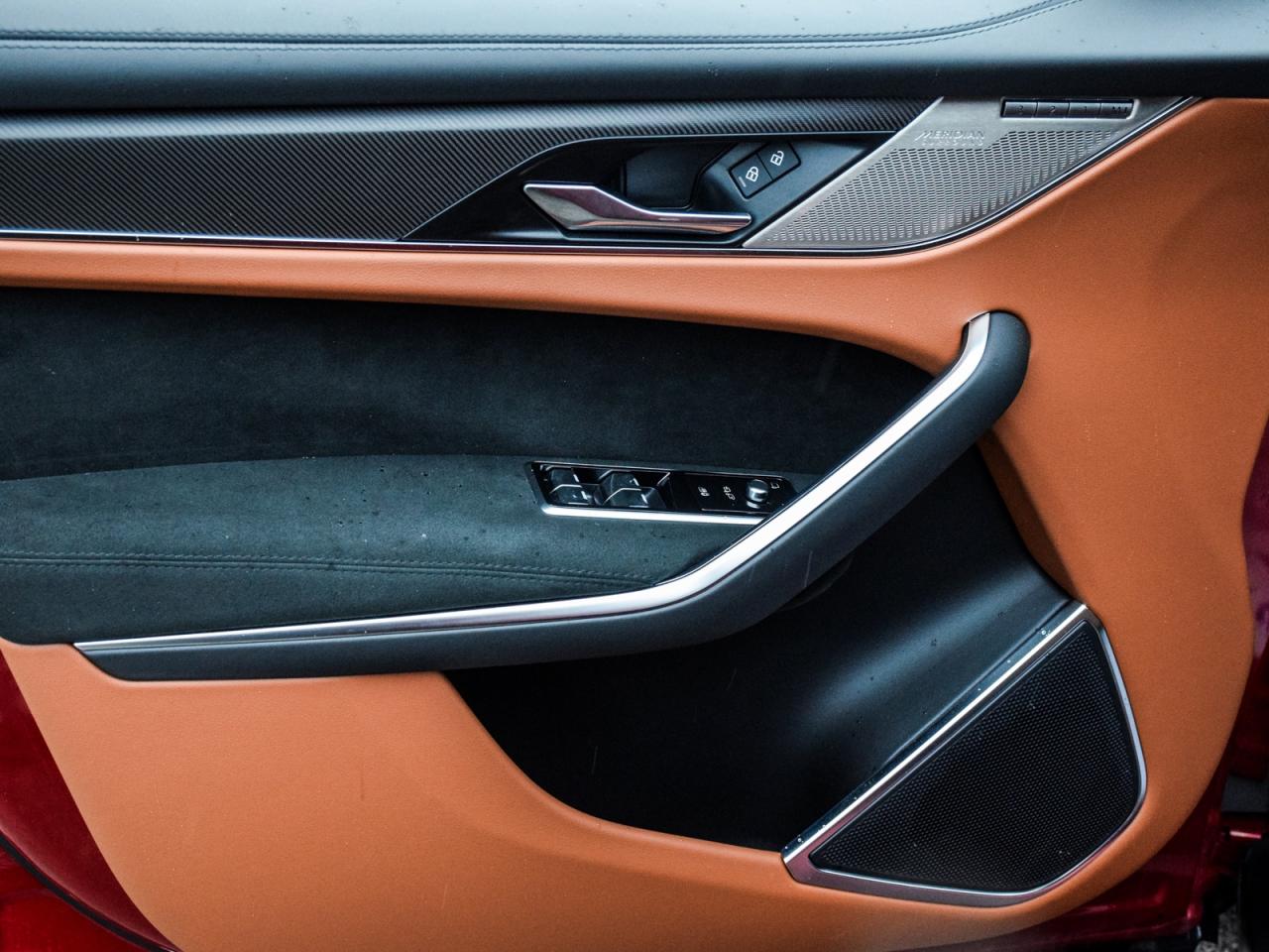 2025 Jaguar F-PACE P575 SVR 575 Edition Auto Photo