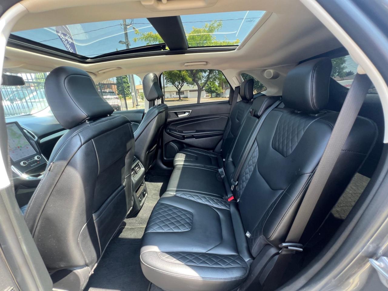 2023 Ford Edge Titanium AWD * 12 SCREEN / PANORAMIC ROOF / B&O SO Photo