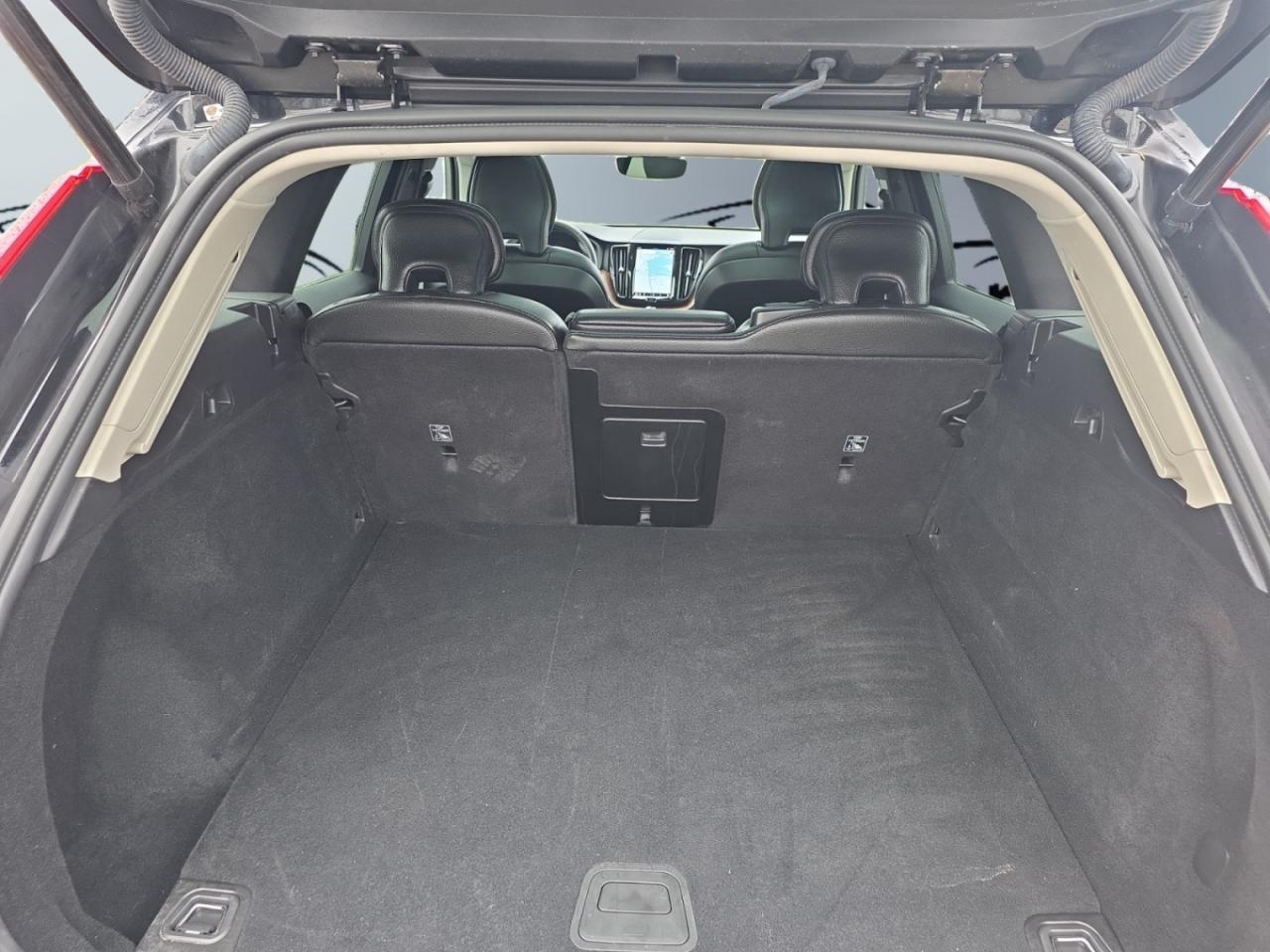 2022 Volvo XC60 AWD * 1 OWNER / FULL SERVICE HISTORY / DRIVER ASSI Photo