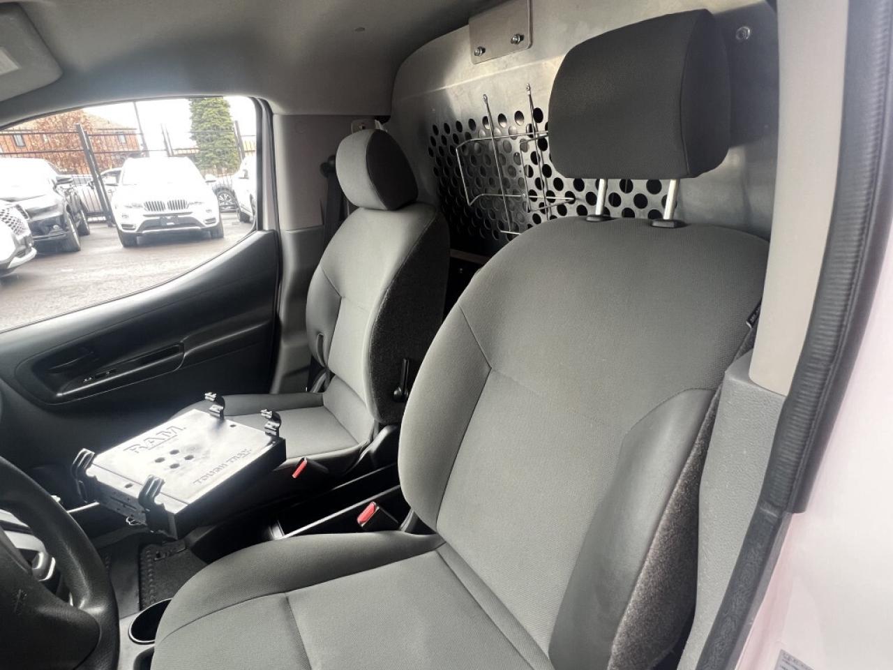 2019 Nissan NV200 SV *NO ACCIDENTS / LADDER RACK / SHELVES / BACKUP Photo