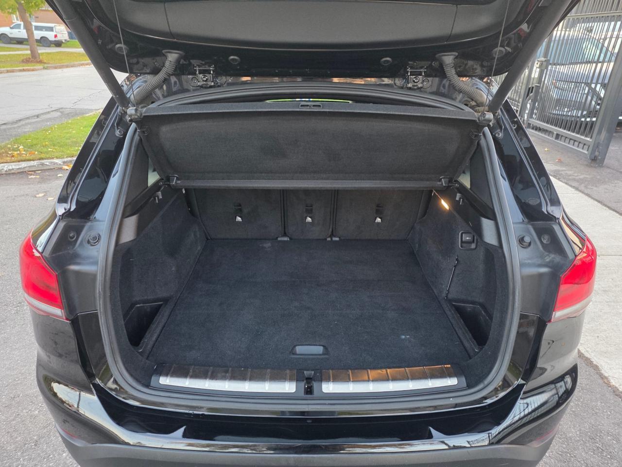 2022 BMW X1 xDrive28i *NO ACCIDENTS/NAVIGATION/CAMERA/PANORAMI Photo