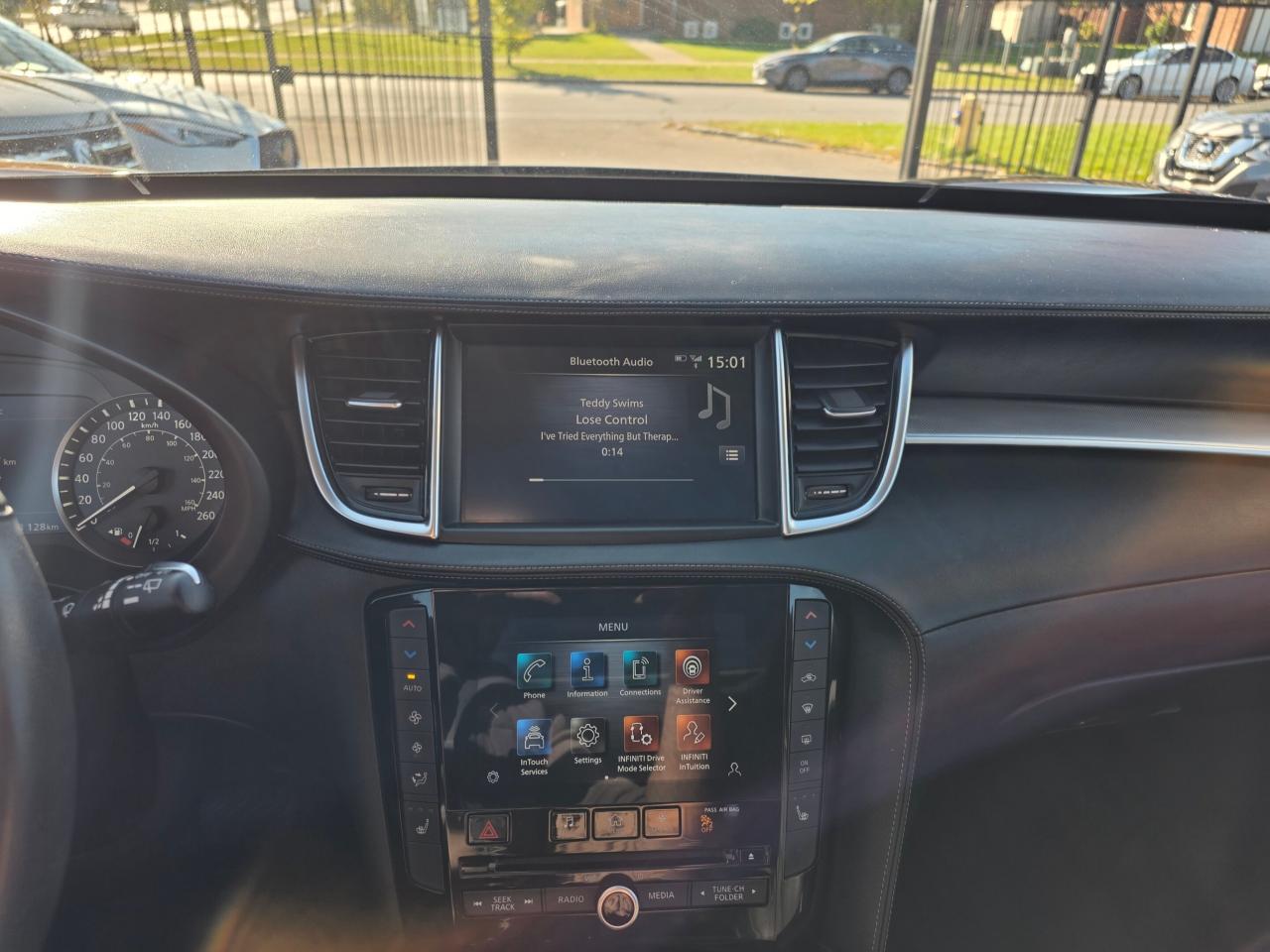 2021 Infiniti QX50 LUXE AWD *NO ACCIDENTS / 1 OWNER / CARPLAY / PANO Photo