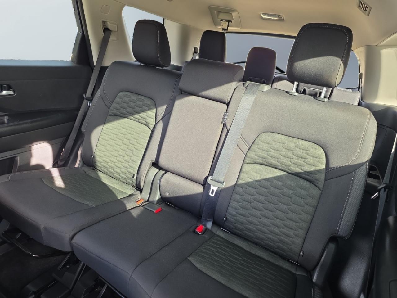 2022 Nissan Pathfinder SV 4WD * NO ACCIDENTS / CARPLAY / PANORAMIC ROOF / Photo