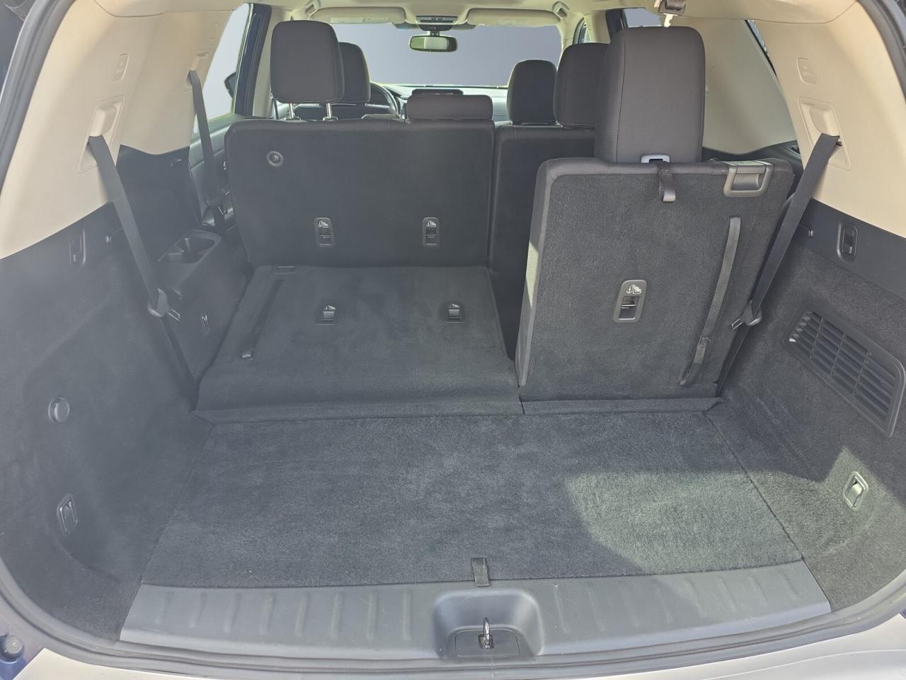 2022 Nissan Pathfinder SV 4WD * NO ACCIDENTS / CARPLAY / PANORAMIC ROOF / Photo