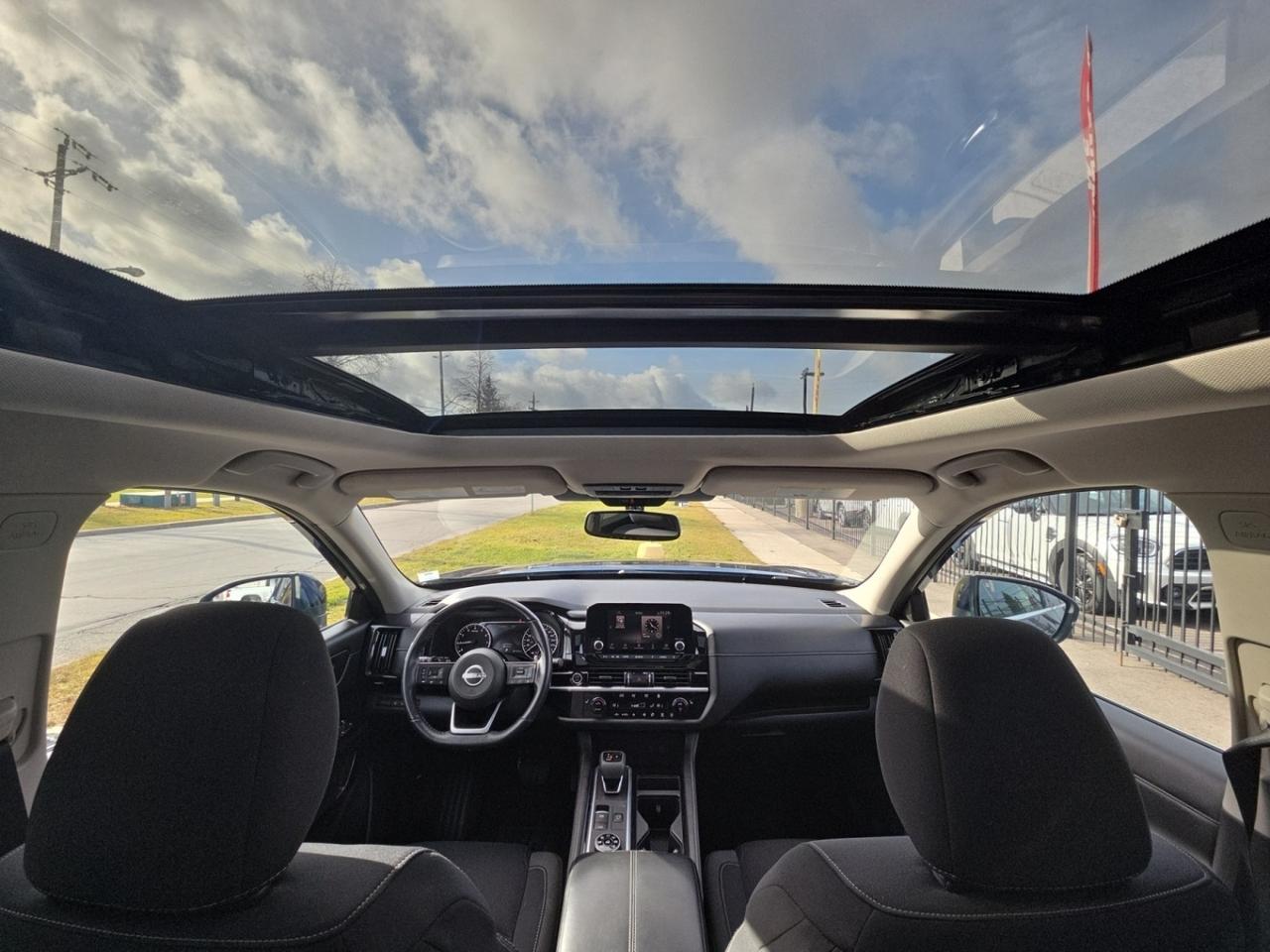 2022 Nissan Pathfinder SV 4WD * NO ACCIDENTS / CARPLAY / PANORAMIC ROOF / Photo