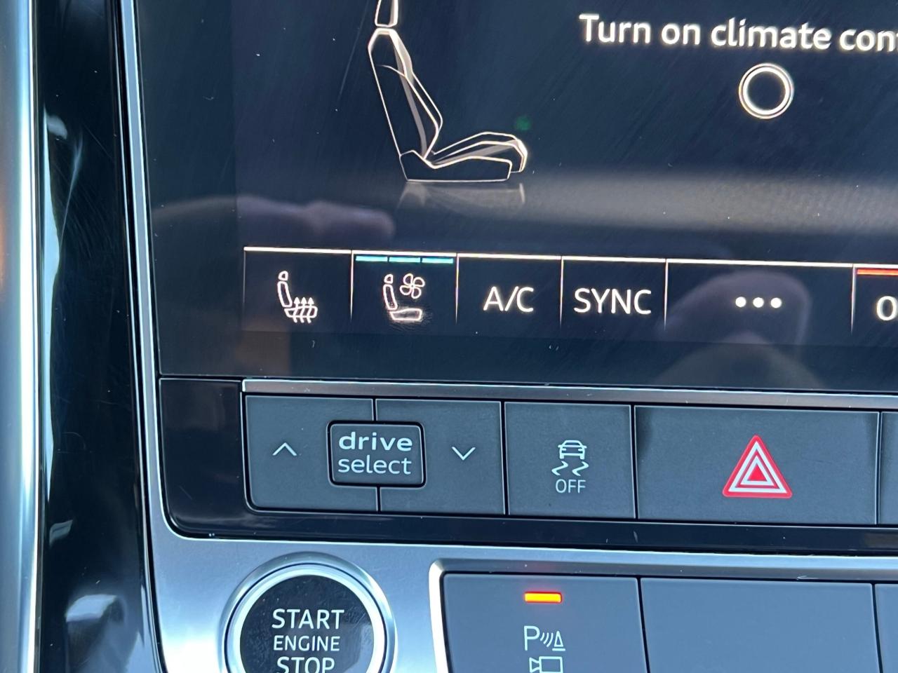 2021 Audi Q8 Progressiv 55 S-Line * COOLED SEATS / CARPLAY / PA Photo