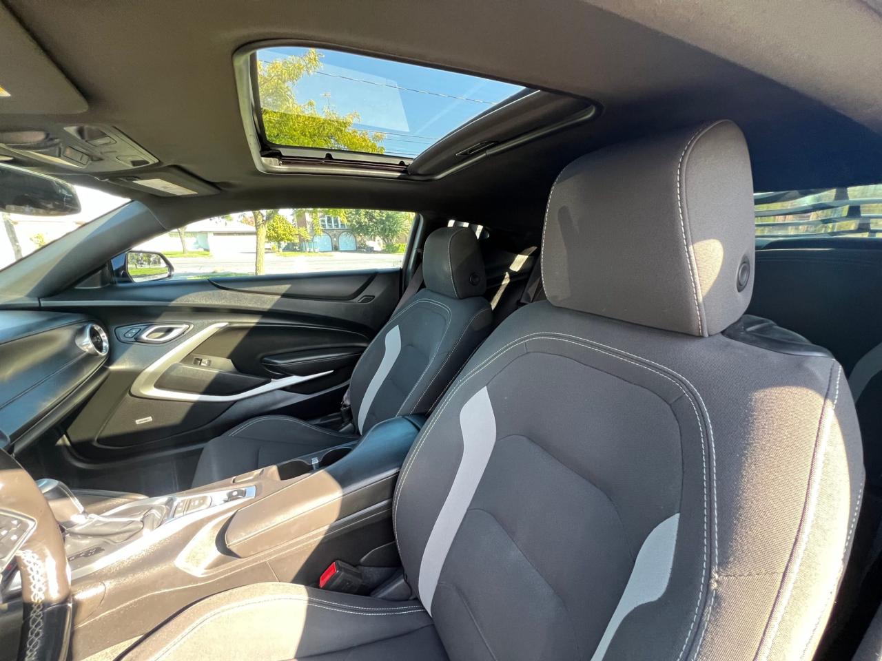 2017 Chevrolet Camaro BOSE PREMIUM SOUND / SUNROOF / NAVIGATION / CAMERA Photo