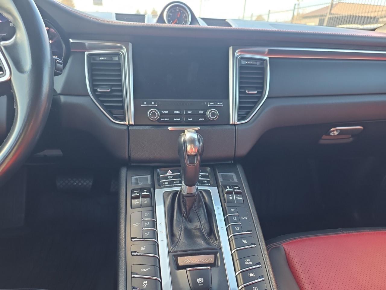 2018 Porsche Macan NO ACCIDENTS / RED INTERIOR / KEYLESS GO / PANORAM Photo