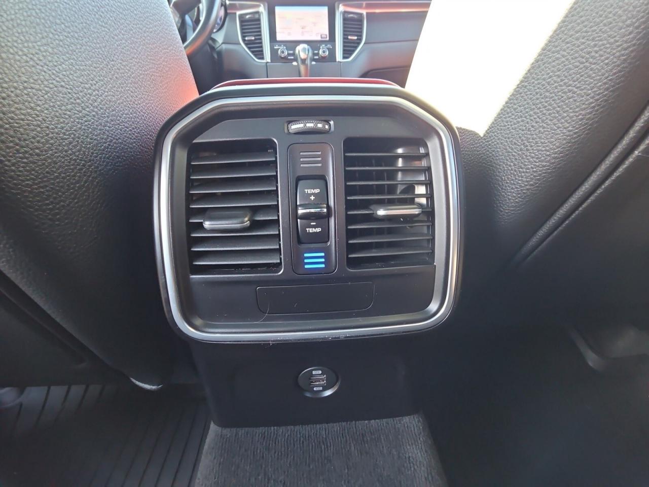 2018 Porsche Macan NO ACCIDENTS / RED INTERIOR / KEYLESS GO / PANORAM Photo