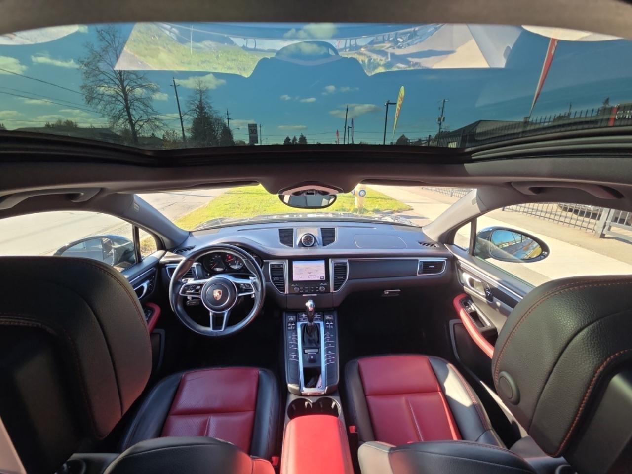 2018 Porsche Macan NO ACCIDENTS / RED INTERIOR / KEYLESS GO / PANORAM Photo