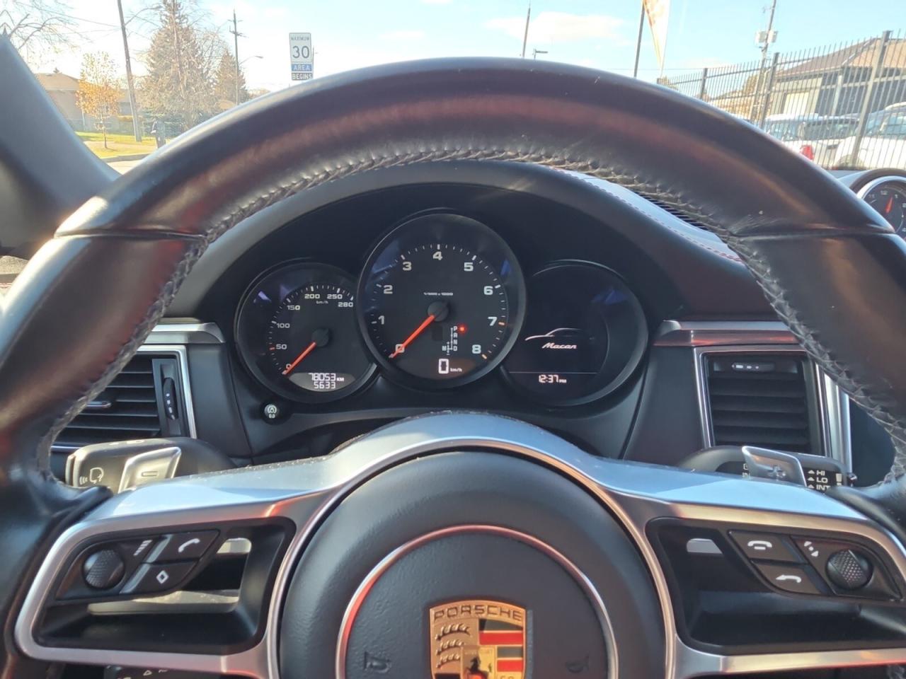 2018 Porsche Macan NO ACCIDENTS / RED INTERIOR / KEYLESS GO / PANORAM Photo