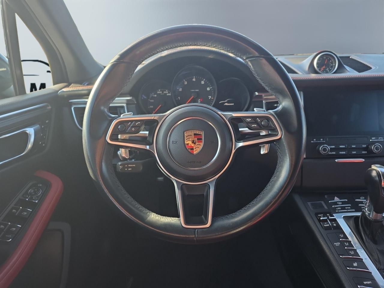 2018 Porsche Macan NO ACCIDENTS / RED INTERIOR / KEYLESS GO / PANORAM Photo