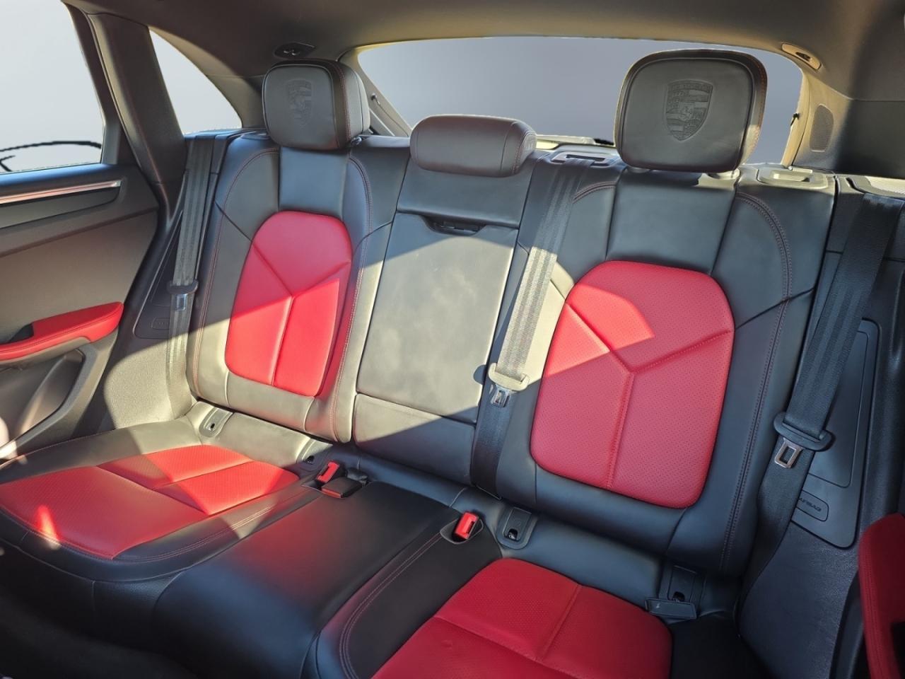 2018 Porsche Macan NO ACCIDENTS / RED INTERIOR / KEYLESS GO / PANORAM Photo